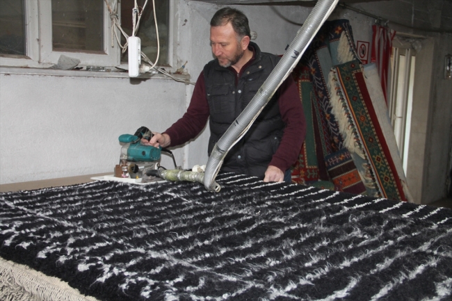 Üzerinden araba geçen halıların değeri artıyor