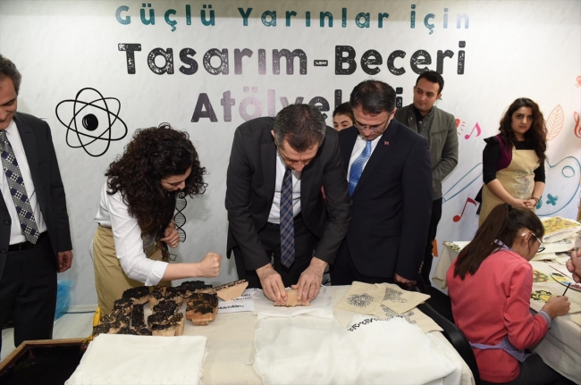 Bakan Selçuk ilk tasarım ve beceri atölyelerini açtı