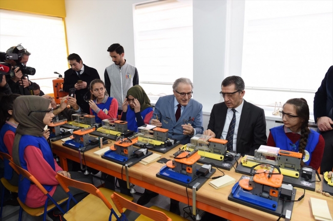 Bakan Selçuk ilk tasarım ve beceri atölyelerini açtı