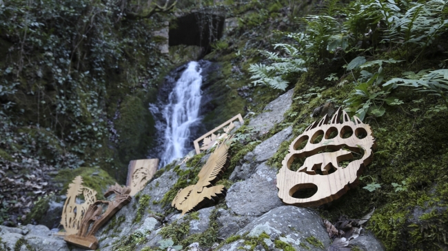 Ahşap atıkları sanatıyla ekonomiye kazandırıyor