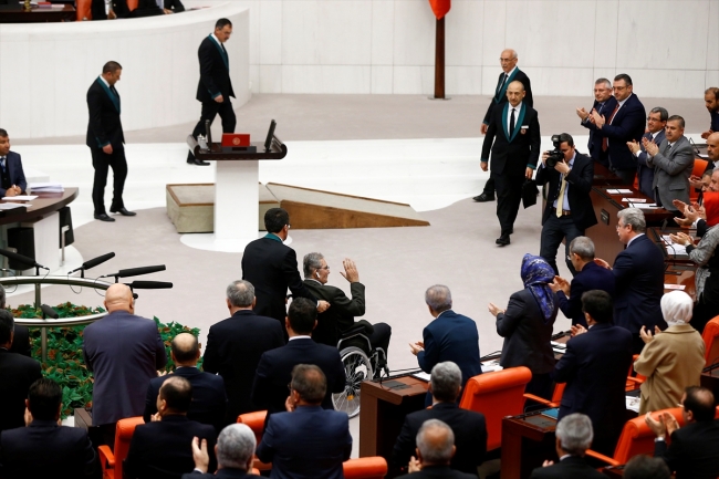 Deniz Baykal TBMM Genel Kurulunda yemin etti