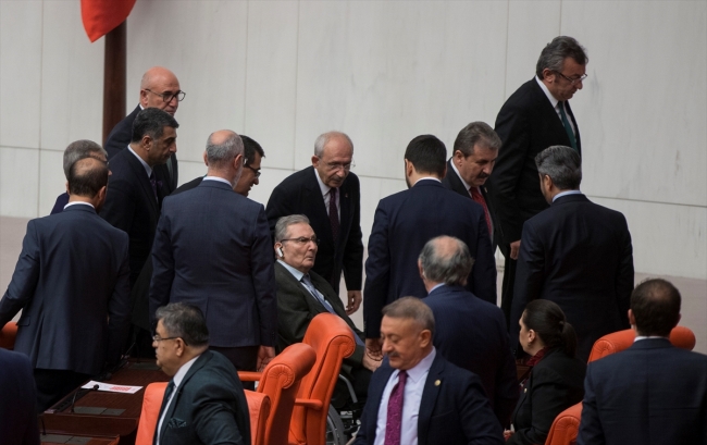 Deniz Baykal TBMM Genel Kurulunda yemin etti