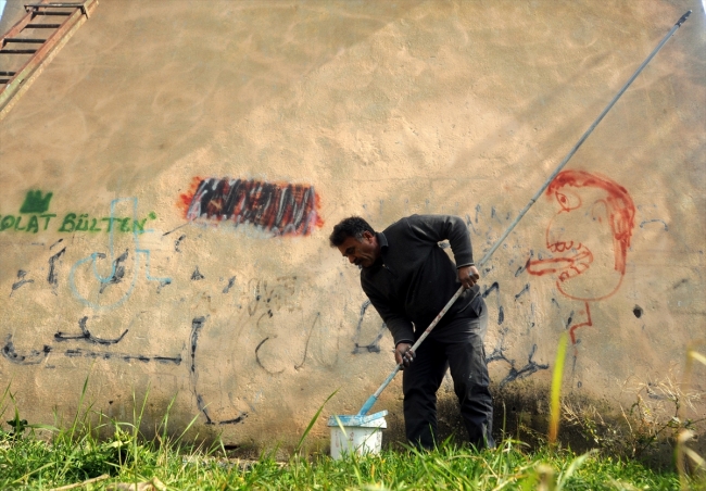 Şehir şehir gezip trafo ve okulları renklendiriyor