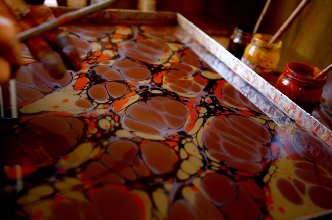 Ebru sanatını dünyaya tanıtıyorlar