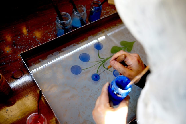 Ebru sanatını dünyaya tanıtıyorlar