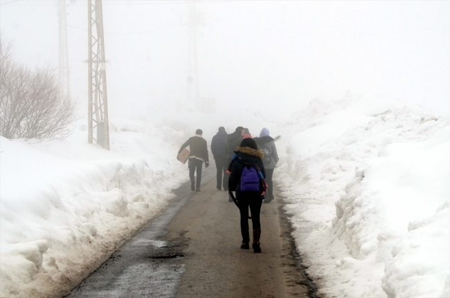 Köy çocuklarına mutluluk taşıdılar
