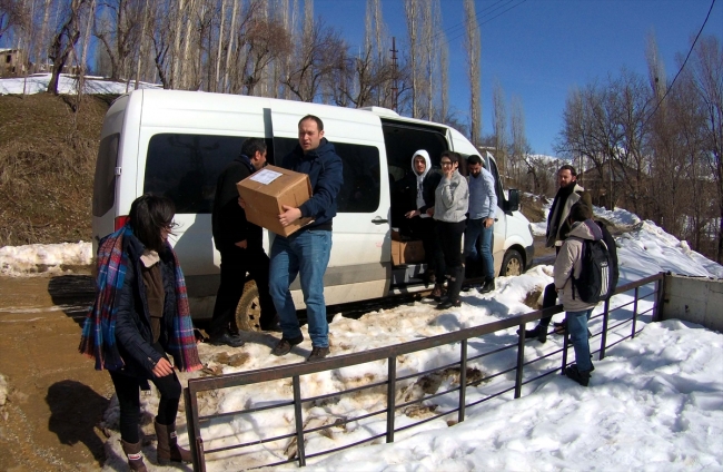 Köy çocuklarına mutluluk taşıdılar