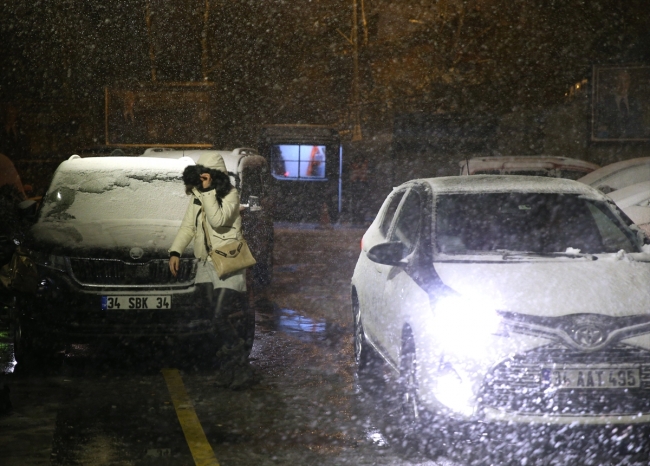 İstanbul'da kar etkili oluyor