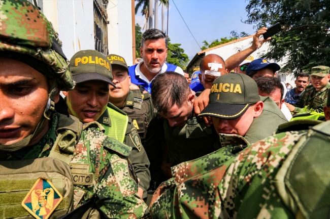 Venezuela'da Simon Bolivar Köprüsü'nde arbede