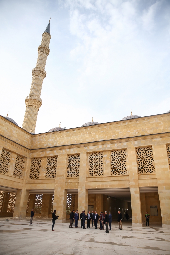 Antalya'nın en büyük camisinde 15 bin kişi ibadet edebilecek