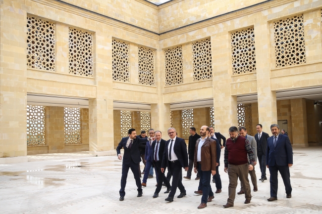 Antalya'nın en büyük camisinde 15 bin kişi ibadet edebilecek