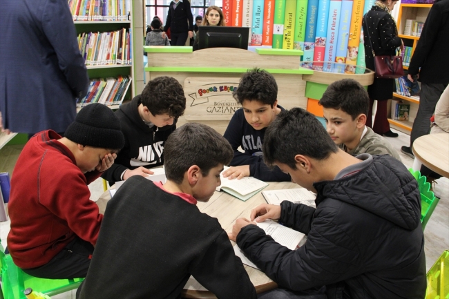 Miniklerin ufkunu açan "Uygulamalı Çocuk Kütüphanesi"