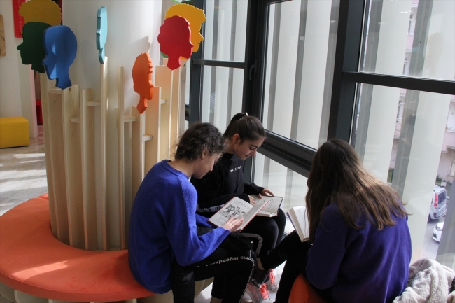 Miniklerin ufkunu açan "Uygulamalı Çocuk Kütüphanesi"