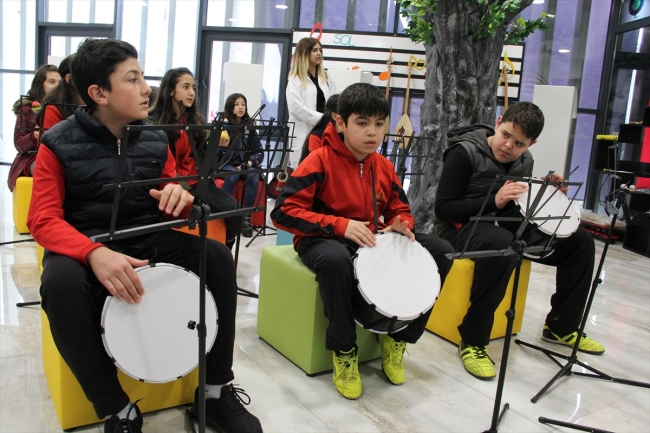 Miniklerin ufkunu açan "Uygulamalı Çocuk Kütüphanesi"