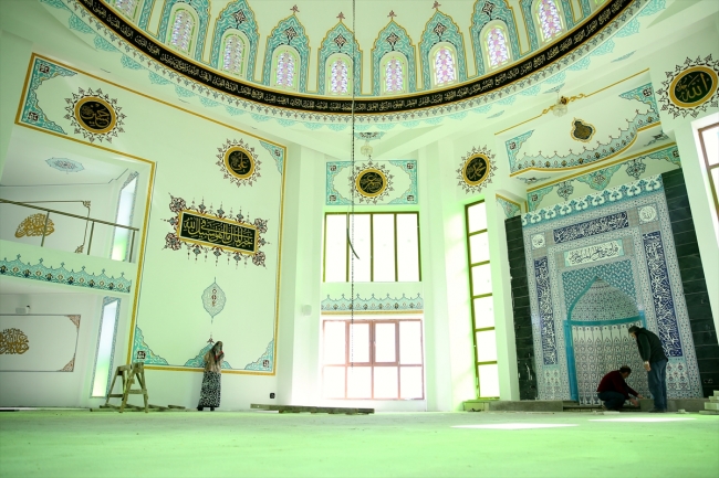 Ölen eşinin yarım bıraktığı sanatı tamamladı