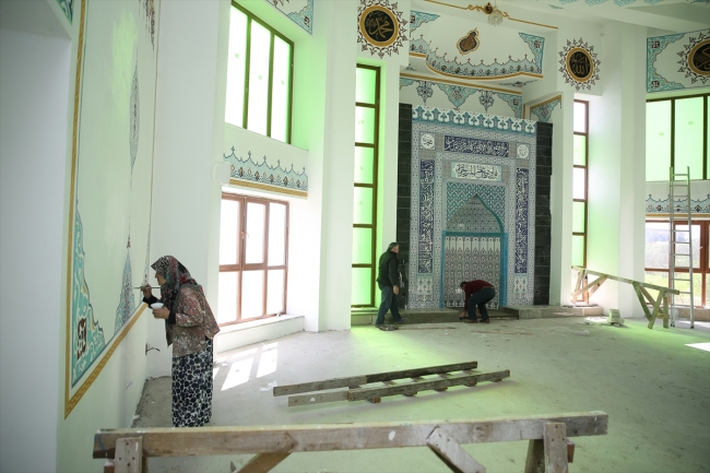 Ölen eşinin yarım bıraktığı sanatı tamamladı