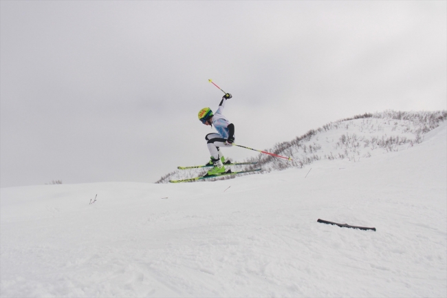 Ovacık Kayak Merkezi'nde yeteneklerini keşfediyorlar