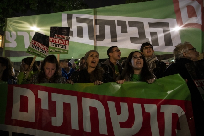 İsrail'de yüzlerce gösterici Netanyahu'yu istifaya çağırdı