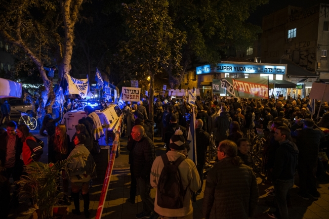 İsrail'de yüzlerce gösterici Netanyahu'yu istifaya çağırdı