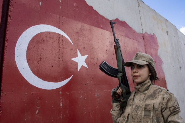 Kadınlar vatan savunması için nöbette