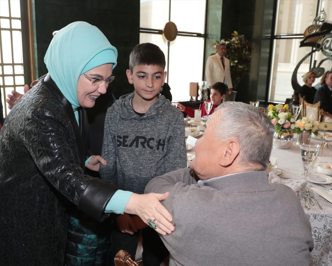 Külliye'de 8 Mart'a özel koruyucu aile yemeği