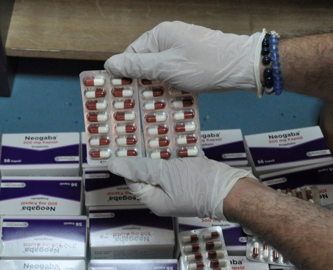 "Uyuşturucu etkili hapları" sattıkları iddia edilen 3 şüpheli tutuklandı