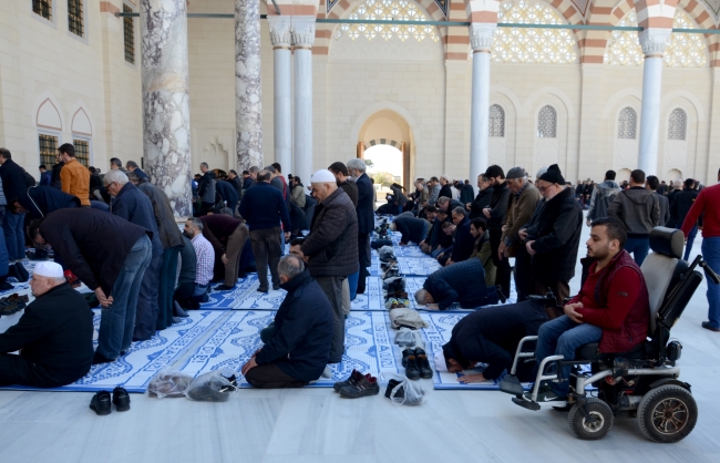 Çamlıca Camii'nde ilk cuma namazına yoğun ilgi