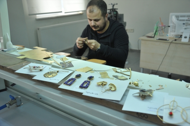 Zeugma ve Göbeklitepe figürleri takıya dönüşüyor