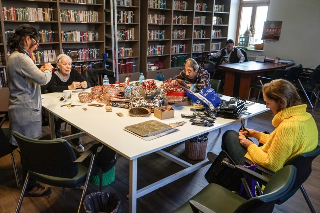 Darülaceze sakinlerinden el emeği eserler