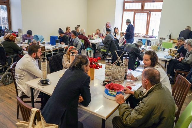 Darülaceze sakinlerinden el emeği eserler