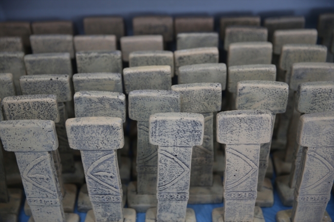 Yaşlı ve engelli kursiyerler Göbeklitepe hediyeleri tasarlıyor