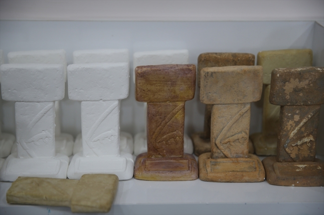 Yaşlı ve engelli kursiyerler Göbeklitepe hediyeleri tasarlıyor