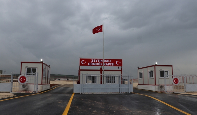 Zeytin Dalı Gümrük Kapısı yardımlar için açıldı