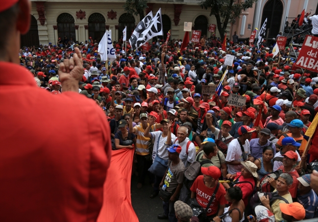 Venezuela'da herkesin hedefi devlet başkanlığı sarayı Miraflores