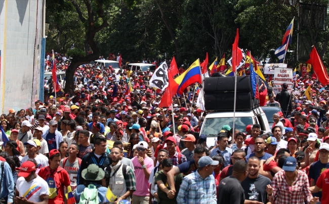 Venezuela'da herkesin hedefi devlet başkanlığı sarayı Miraflores