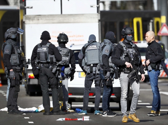 Hollanda hükümeti terör tehdidi seviyesini en üst düzeye yükseltti