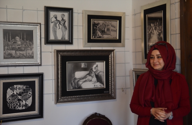 Geleneksel el sanatını milyonlarca iğne darbesiyle yaşatıyor