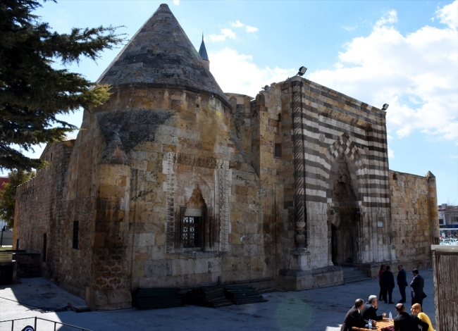 800 yıllık gök bilim medresesi restore edilecek