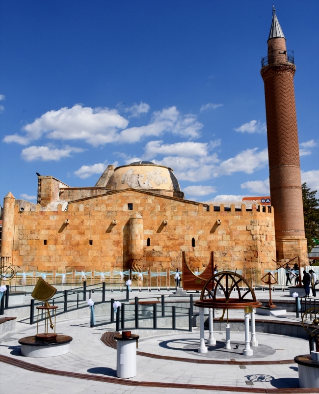 800 yıllık gök bilim medresesi restore edilecek