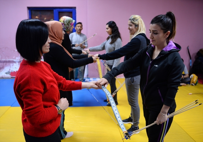 Okçuluk kadın kemankeşlerin elinde canlanıyor