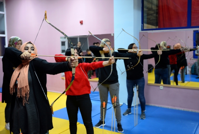 Okçuluk kadın kemankeşlerin elinde canlanıyor