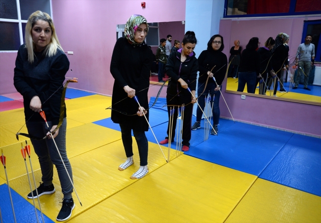 Okçuluk kadın kemankeşlerin elinde canlanıyor