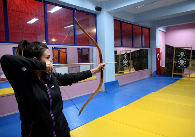 Okçuluk kadın kemankeşlerin elinde canlanıyor