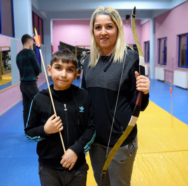 Okçuluk kadın kemankeşlerin elinde canlanıyor