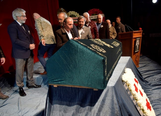 Oyuncu Ümit Yesin son yolculuğuna uğurlandı