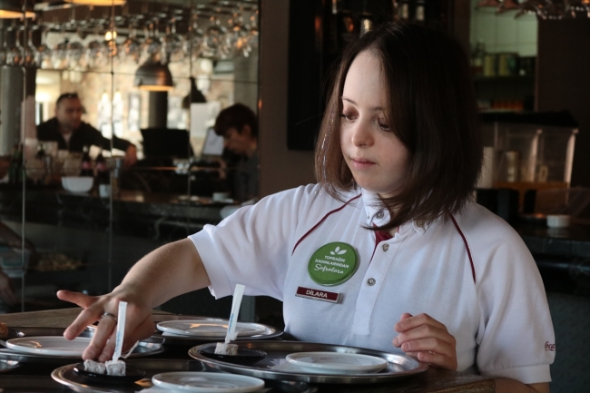 Down sendromlu Dilaranur çalışma azmiyle yaşamını değiştirdi