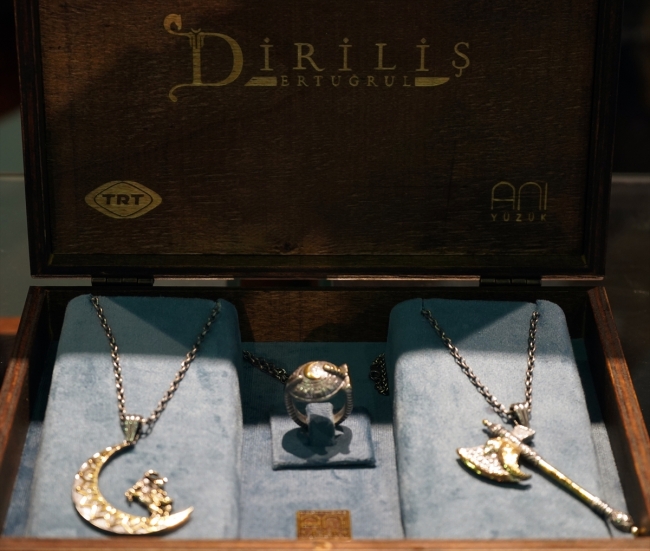 TRT'nin tarihi dizilerindeki takılara yoğun ilgi