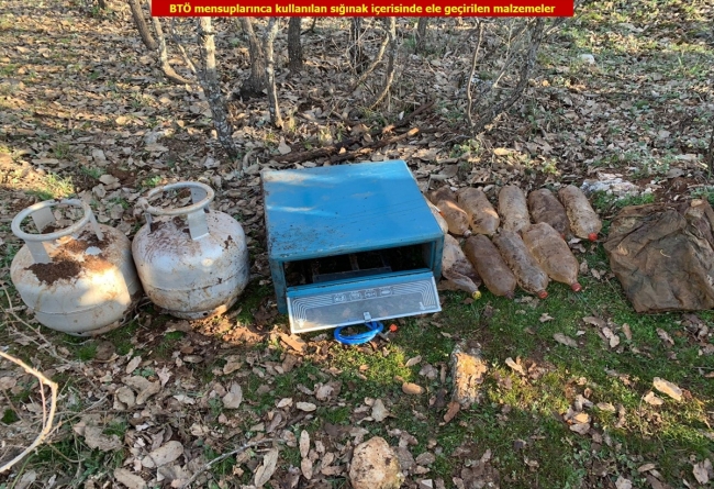 Diyarbakır'da toprağa gömülü PKK'ya ait silah ve mühimmat bulundu