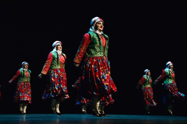 Hollanda'da Türk Halk Oyunları Yarışması düzenlendi