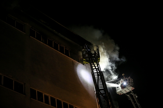 Arnavutköy’de kağıt ambalaj fabrikasında yangın